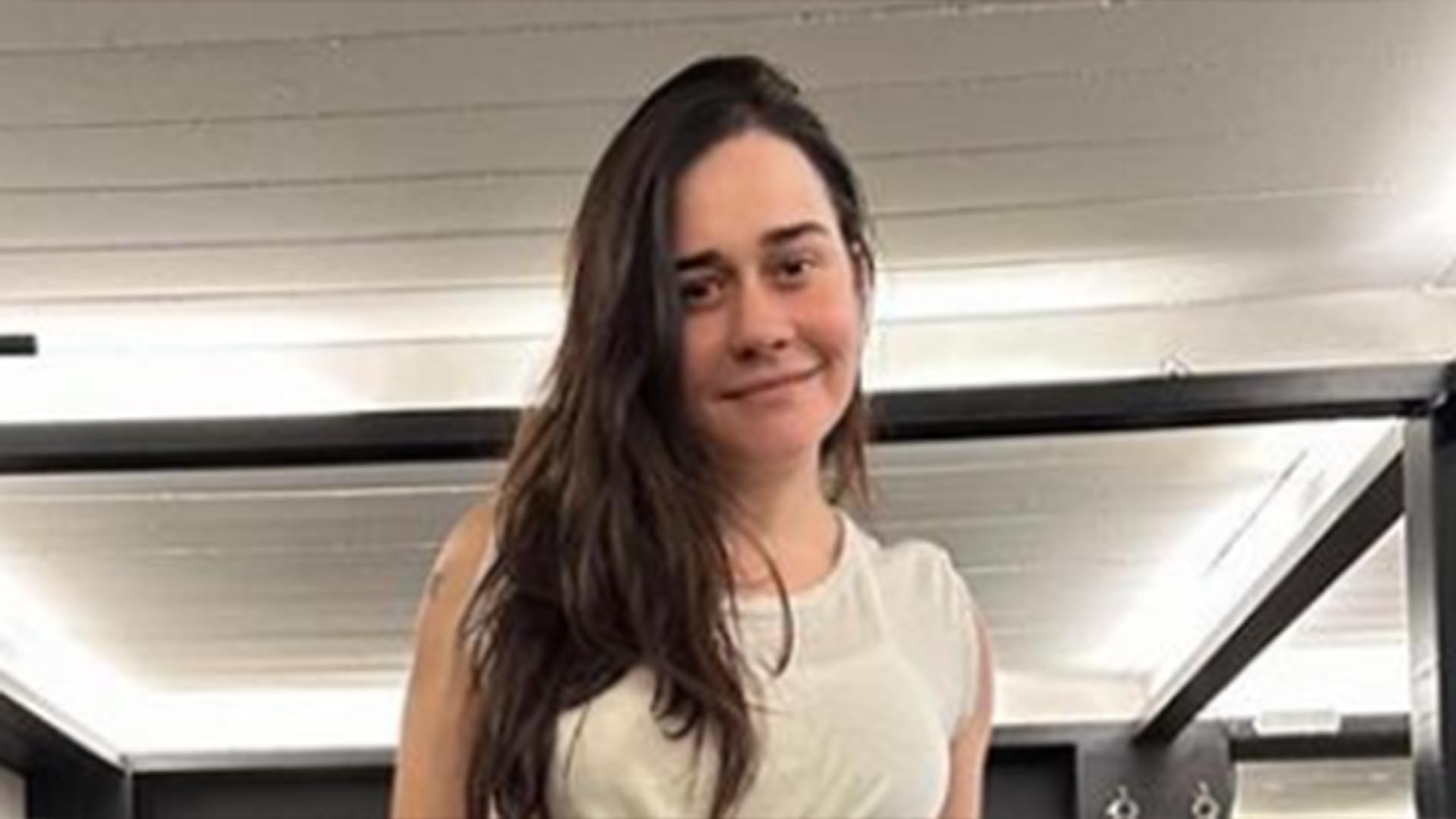 Magérrima, Alessandra Negrini exibe suas curvas em look na academia