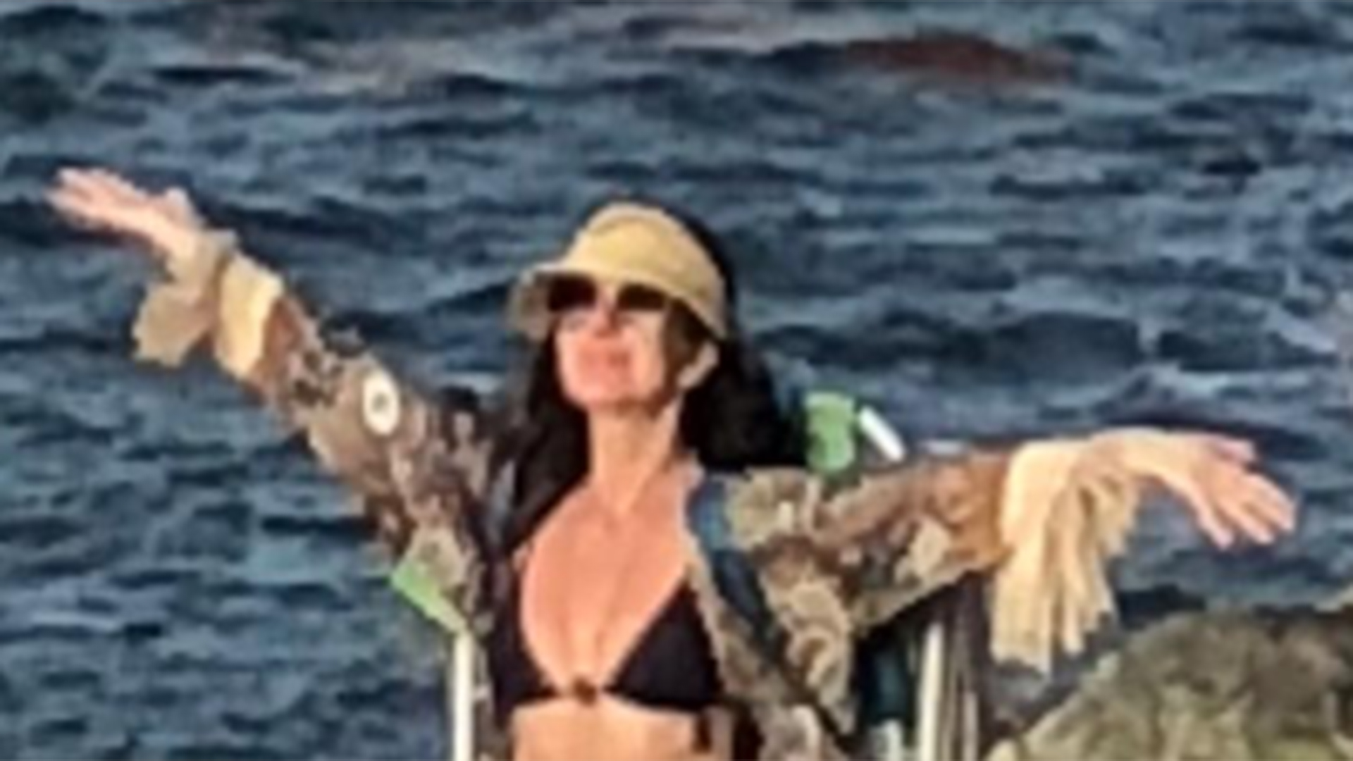 Magérrima, Ana Paula Padrão exibe corpaço em foto de biquíni