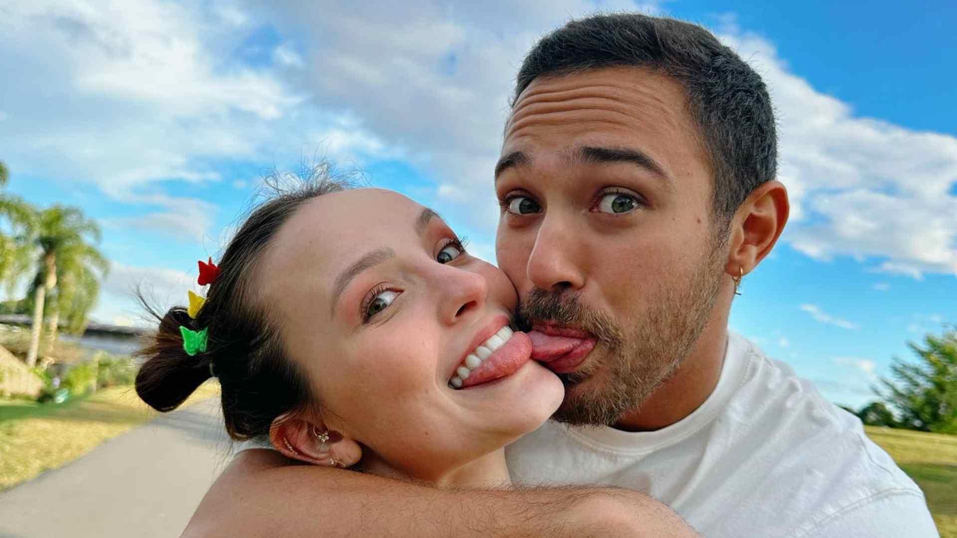 Após polêmicas com a família de Larissa Manoela, André Luiz Frambach se declara para a noiva: “Gigante”