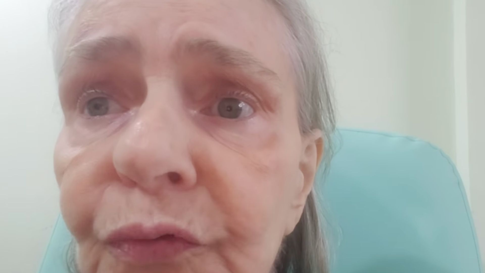 Angela Ro Ro assusta fãs com vídeo em hospital: “Espero estar bem”