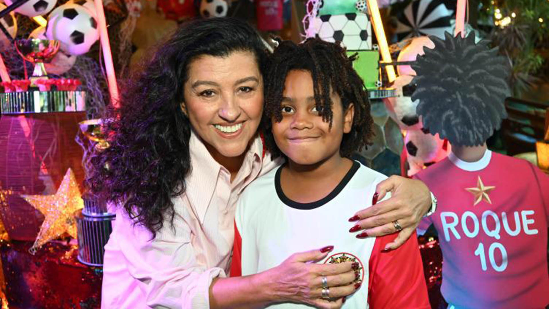 Regina Casé comemora o aniversário do filho, Roque, com festa luxuosa