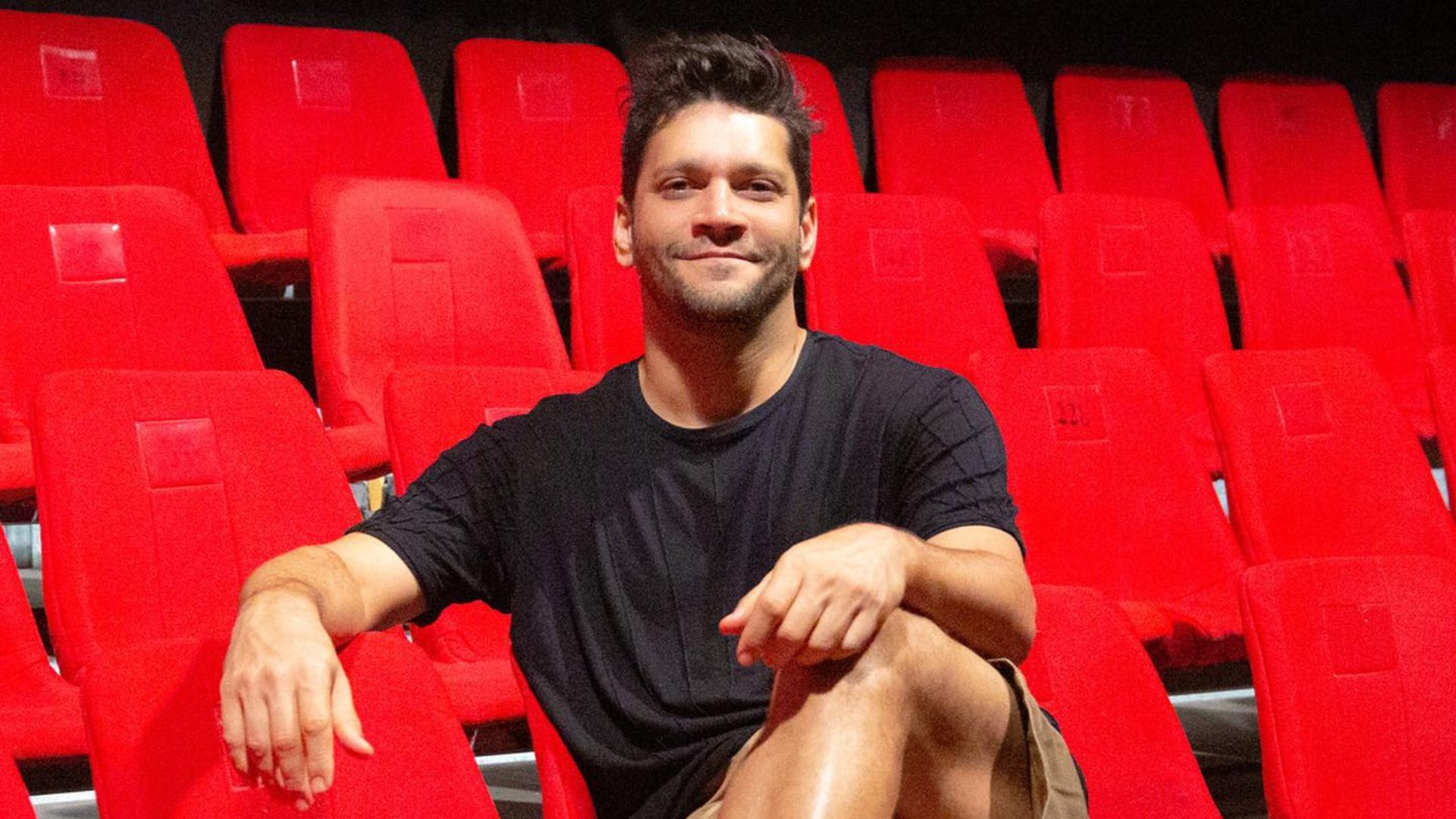 Armando Babaioff justifica afastamento da TV e redes sociais: ‘Perdendo o tesão’