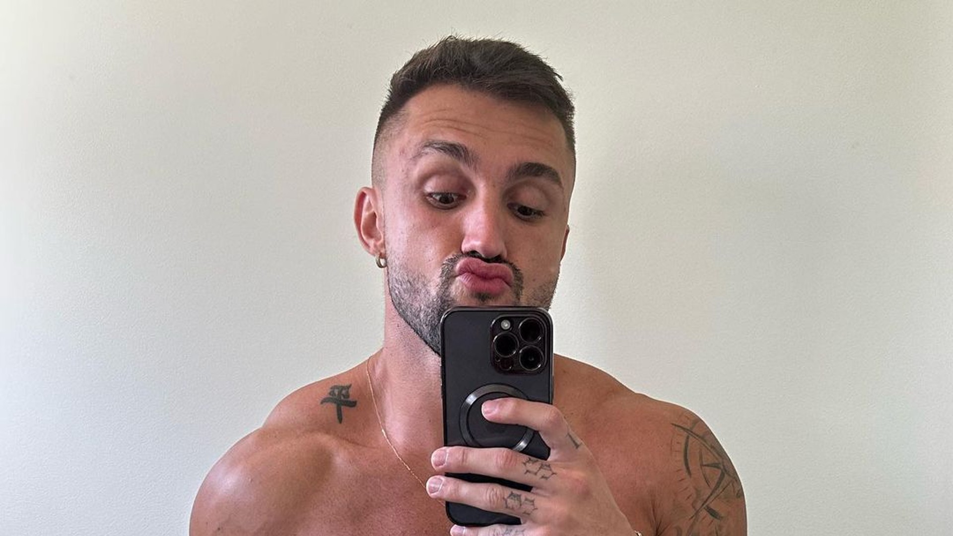 Arthur Picoli faz desabafo sobre críticas a sua nova affair: “Descansem”