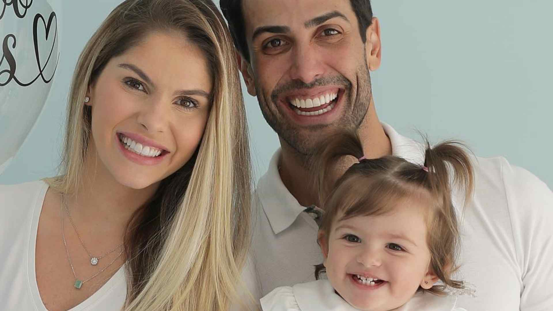 Filha de Bárbara Evans rouba a cena em ensaio fotográfico em família: “Perfeição”