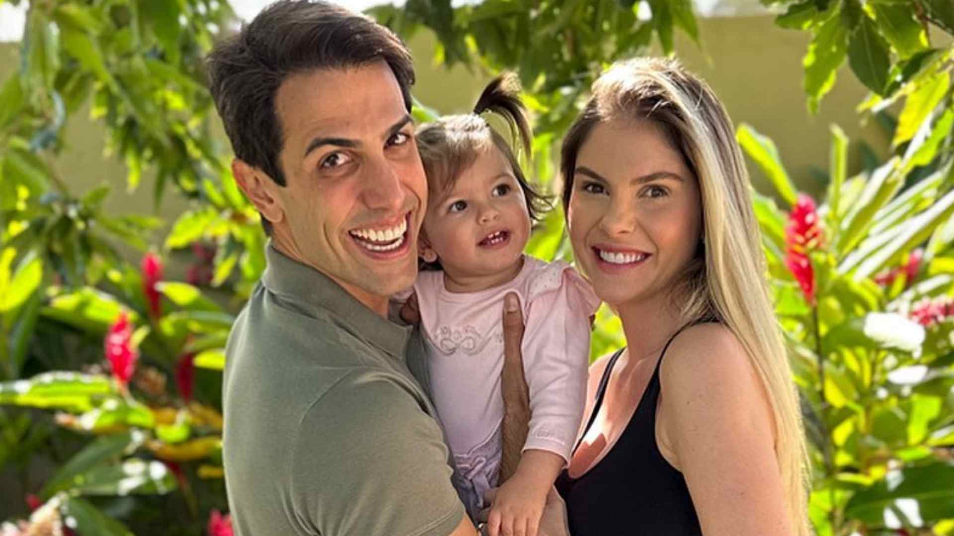 Ao lado da família, Bárbara Evans comemora aniversário de 32 anos: “Não poderia estar mais feliz”