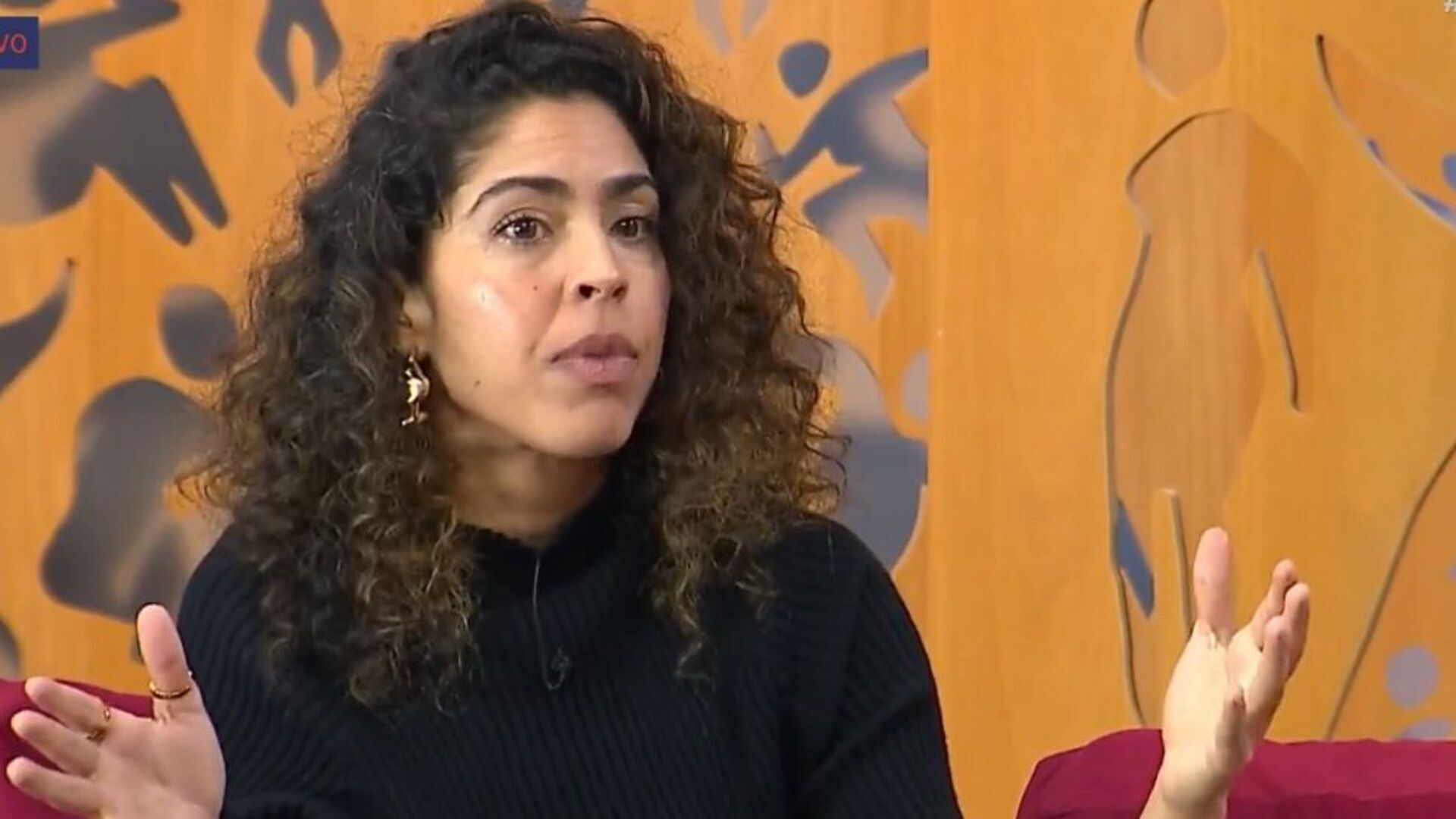 Bela Gil fala sobre relacionamento aberto com o ex-marido: “Vários namorados”