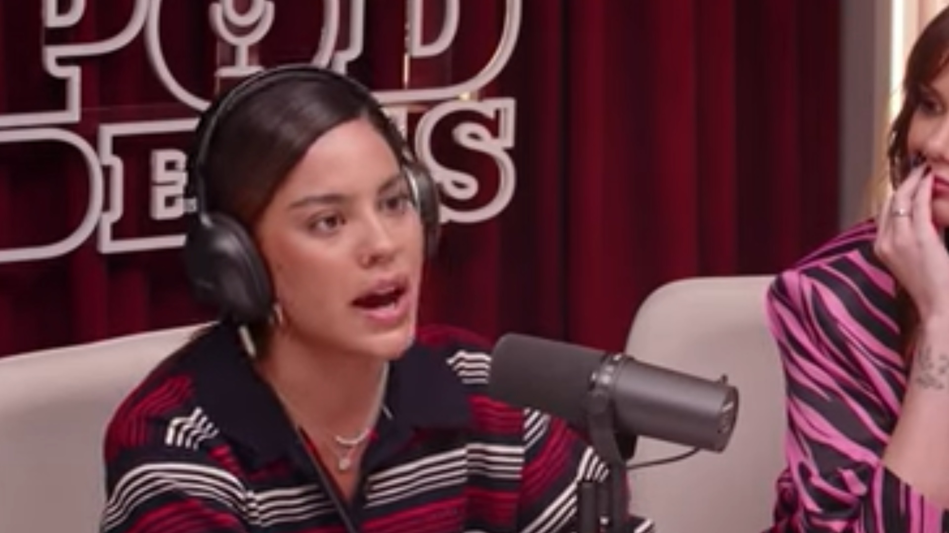 Bella Campos fala sobre cobranças e rumores de gravidez: ”Tive muito medo”