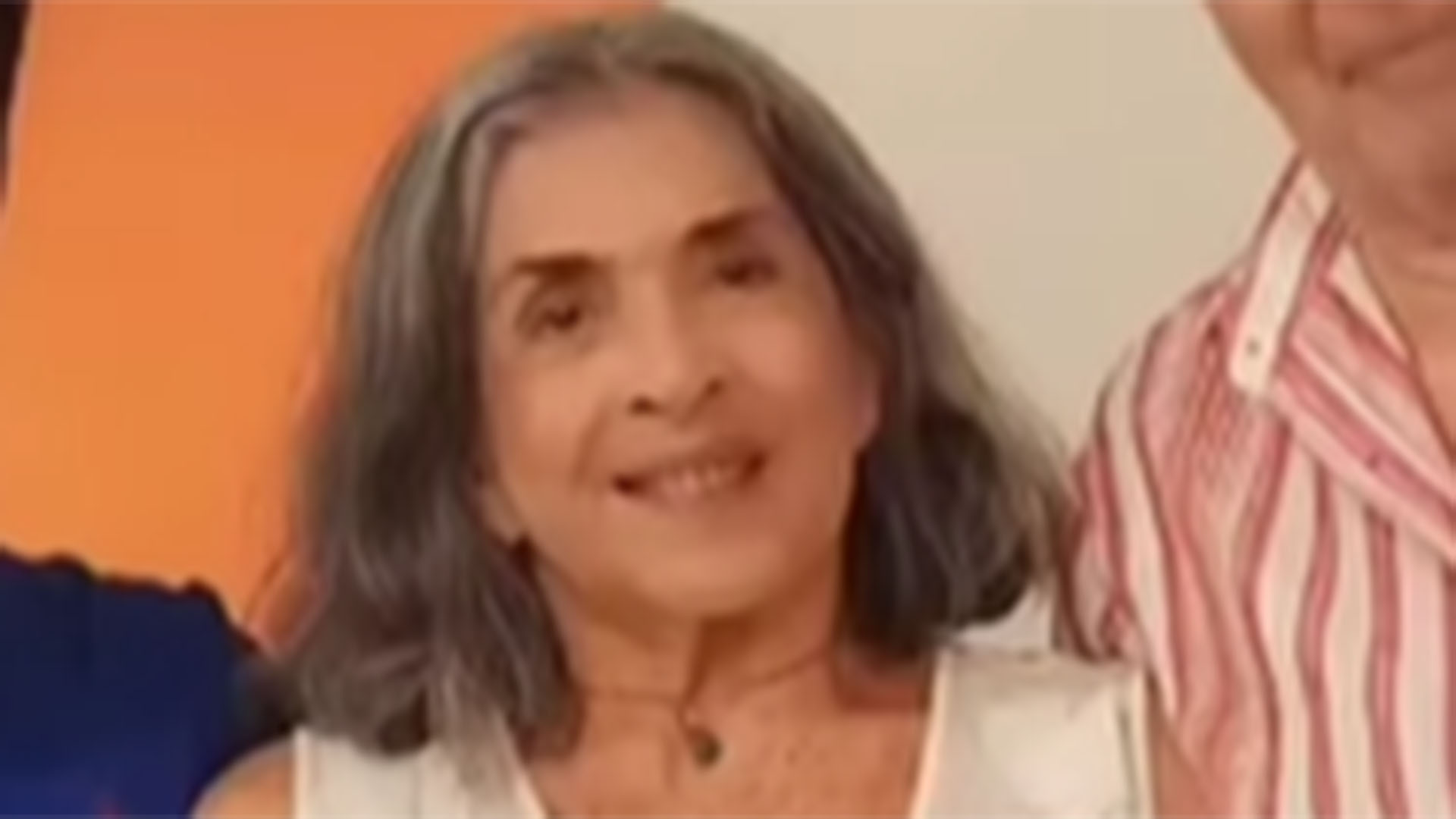Família! Betty Faria aparece em foto rara ao lado do filho com diretor da Globo