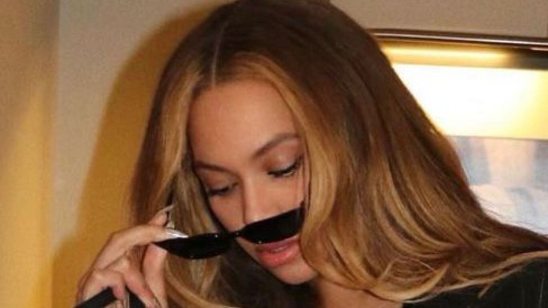 Com look decotado, Beyoncé curte ‘date’ com o marido Jay-Z