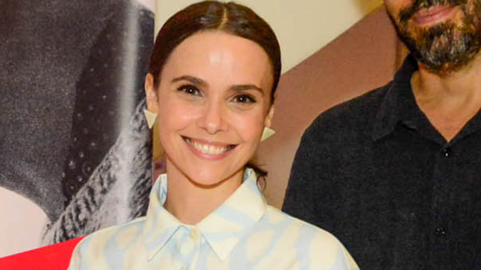 Débora Falabella faz rara aparição com o marido em noite de pré-estreia