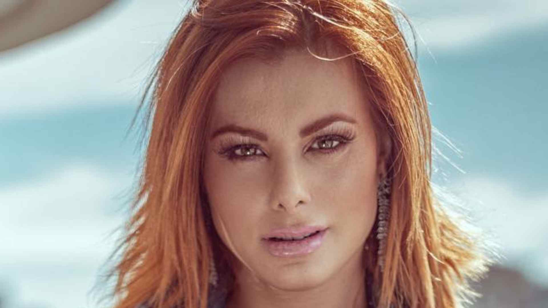 Deborah Albuquerque choca ao ostentar corpão torneado: “Para aquecer”