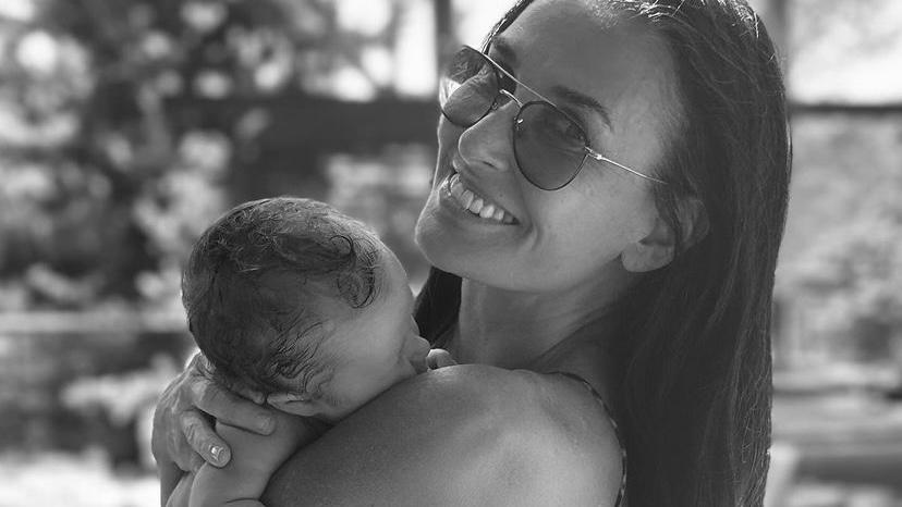 Demi Moore comemora Dia das Mães e compartilha foto fofa com netinha: ‘Ciclo da vida’