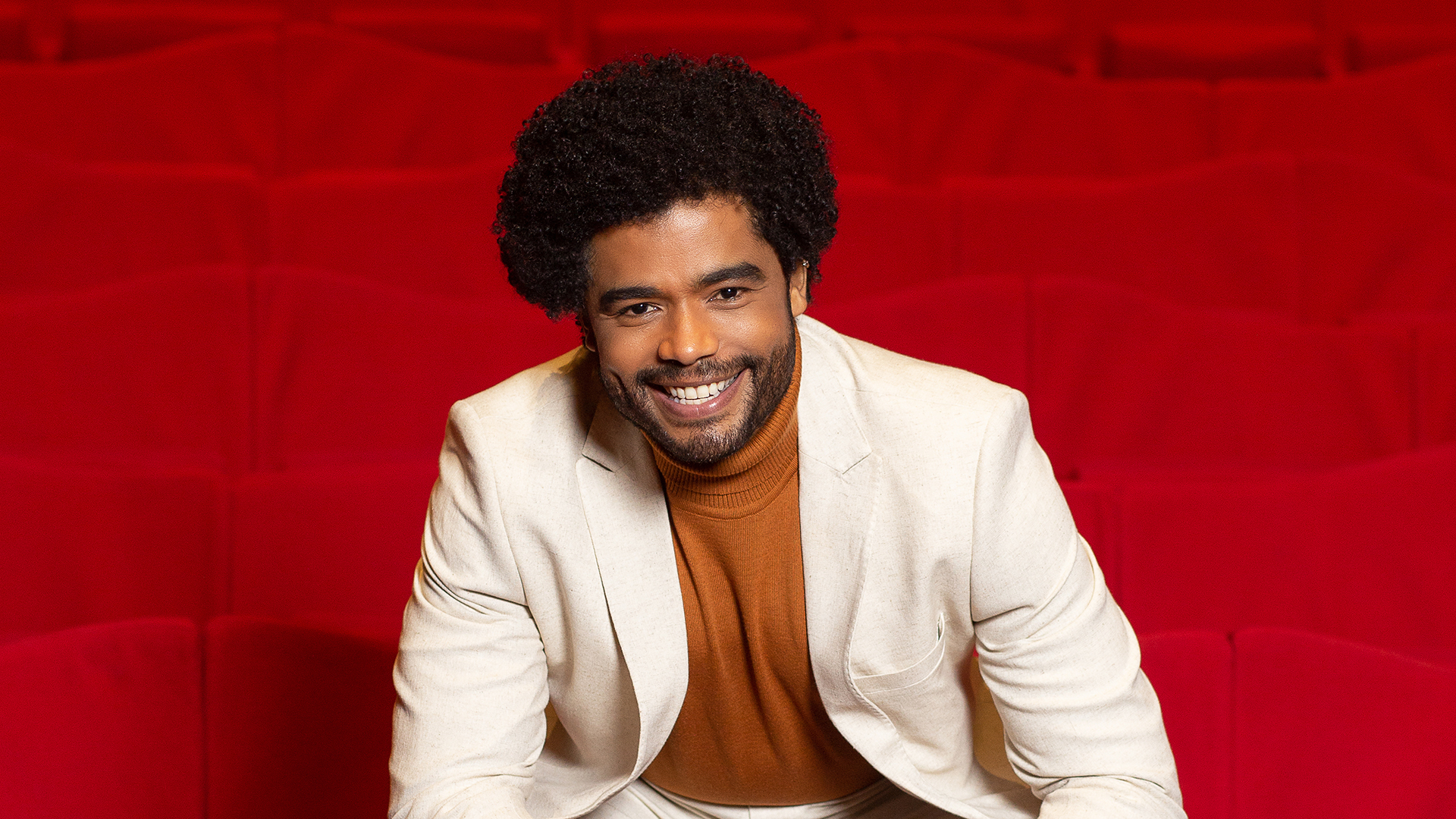 Protagonista de Amor Perfeito, Diogo Almeida celebra dedicação e representatividade