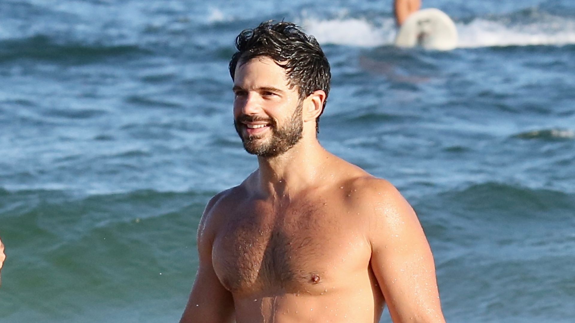 Ex-marido de Sabrina Sato, Duda Nagle exibe boa forma ao curtir praia com a amiga