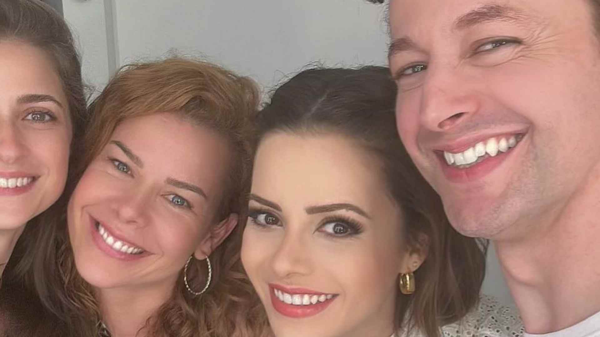 Ao lado da namorada, Fernanda Souza prestigia musical de Lucas Lima: “Saímos emocionadas”