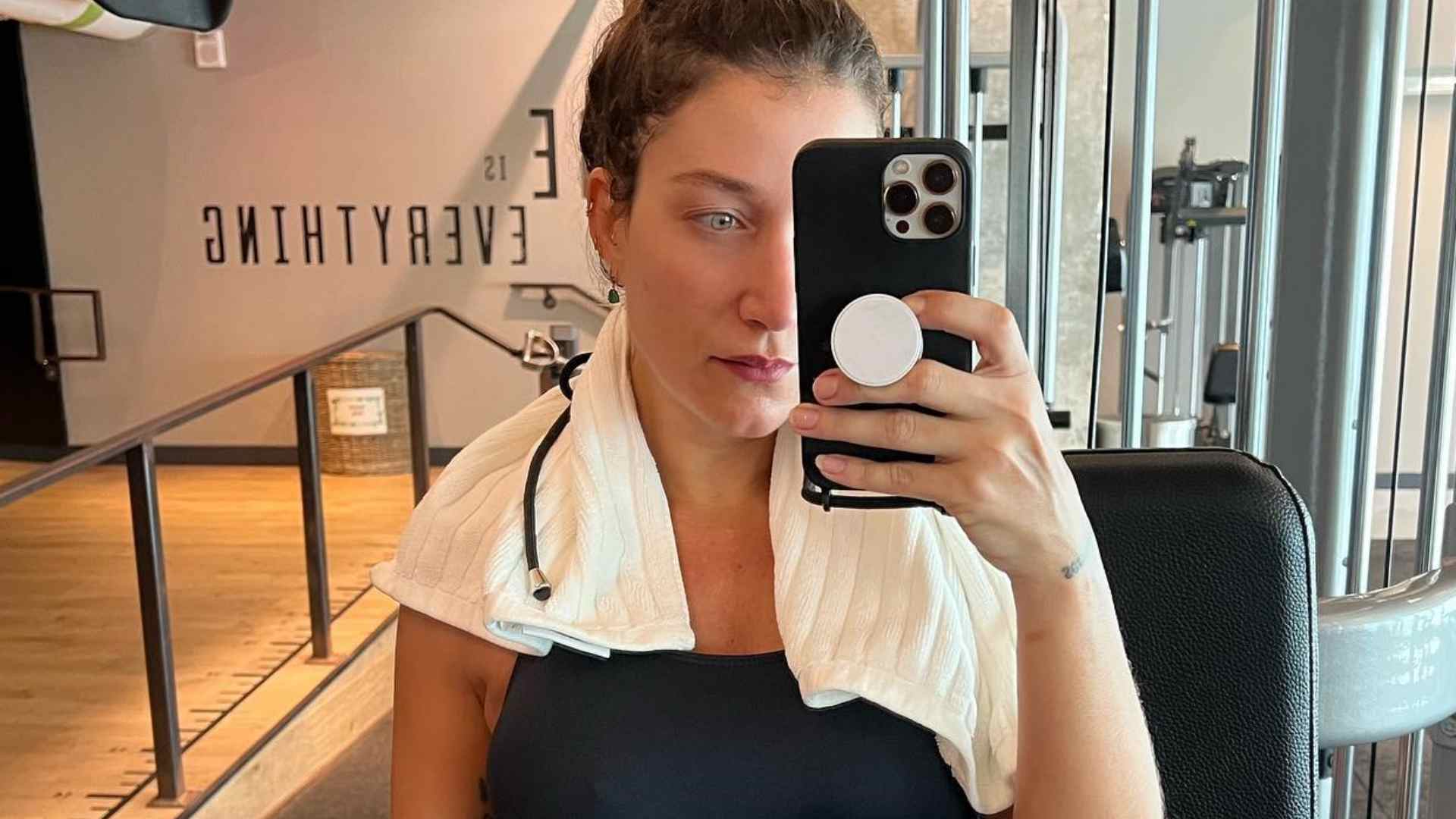 Seis meses após nascimento do filho, Gabriela Pugliesi choca ao exibir abdômen definido