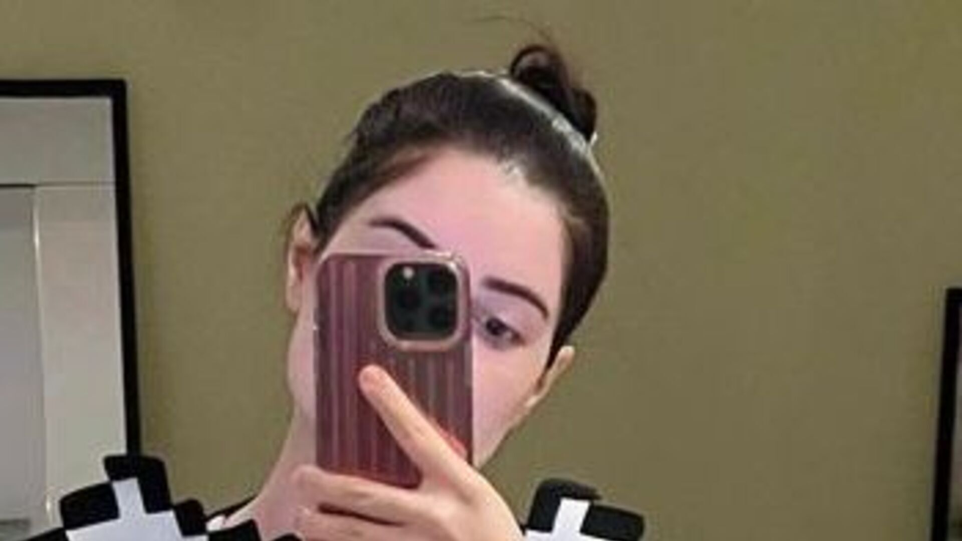 Gkay choca seguidores ao posar para fotos com look inusitado