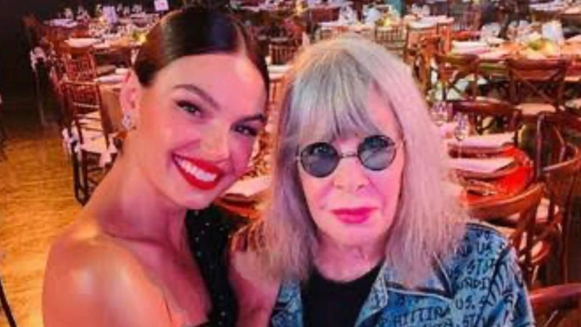 Isis Valverde relembra quando conheceu Rita Lee: ”Meu coração derreteu feito pudim”