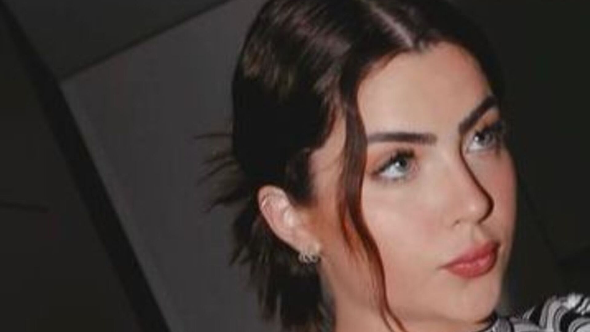 Jade Picon ultrapassa os limites da beleza ao surgir com barriga à mostra