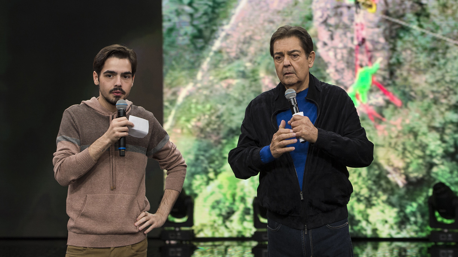 Filho de Faustão se emociona na despedida do pai da Band