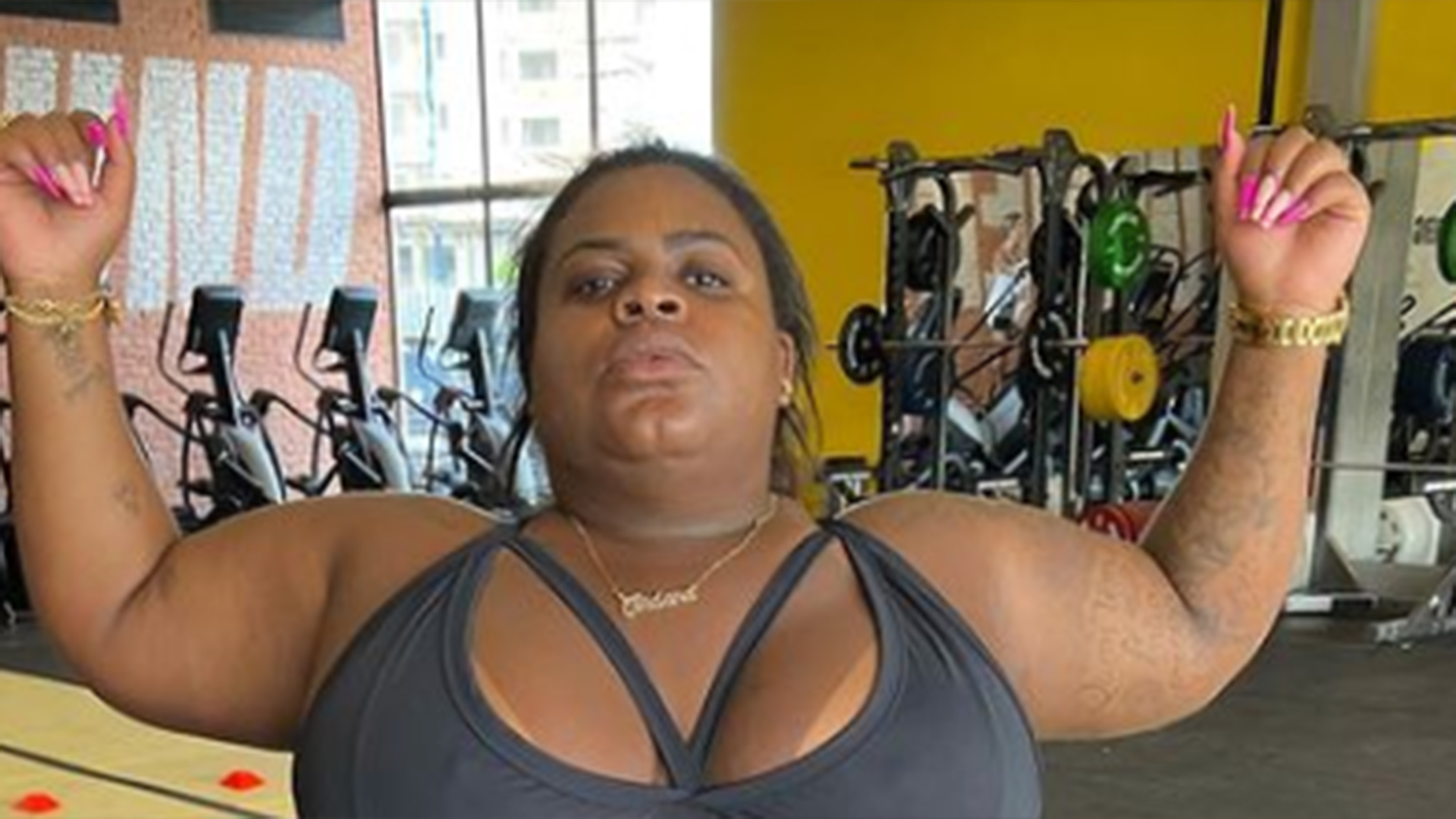 Mais magra, Jojo Todynho exibe a barriga e fã diz: ‘Exemplo a ser seguido’