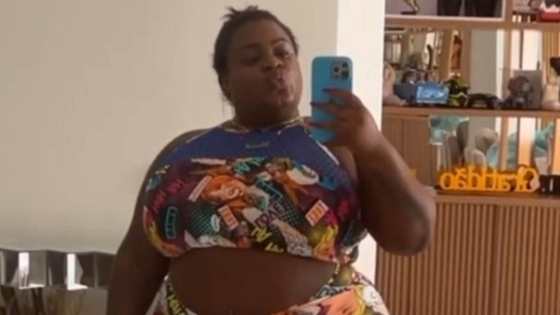 De shortinhos e top, Jojo Todynho exibe corpão mais magro e impressiona com mudança