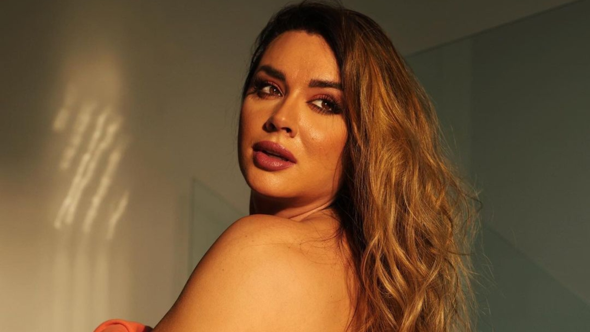 Juju Salimeni tira a roupa em ensaio e dá show de beleza: ‘Maravilhosa’