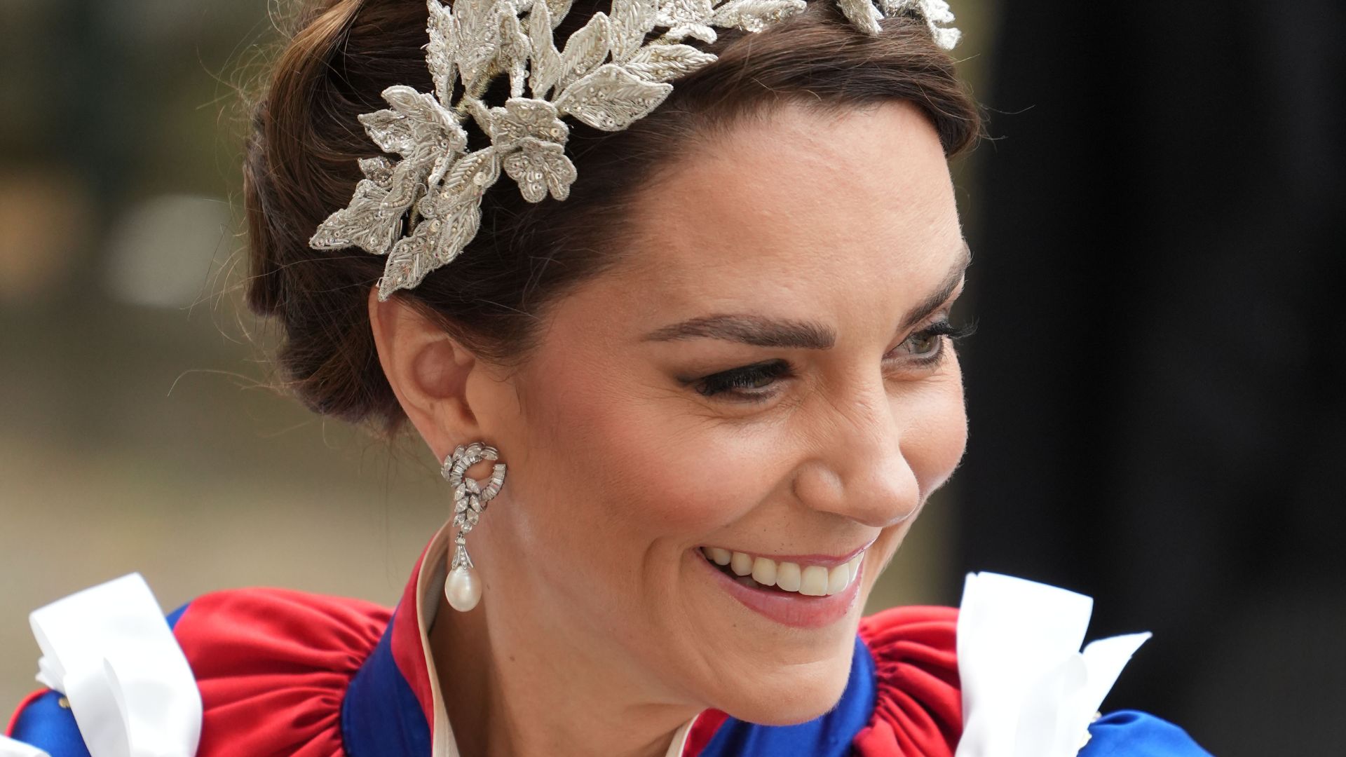 Kate Middleton usa brincos de princesa Diana na coroação; saiba mais detalhes