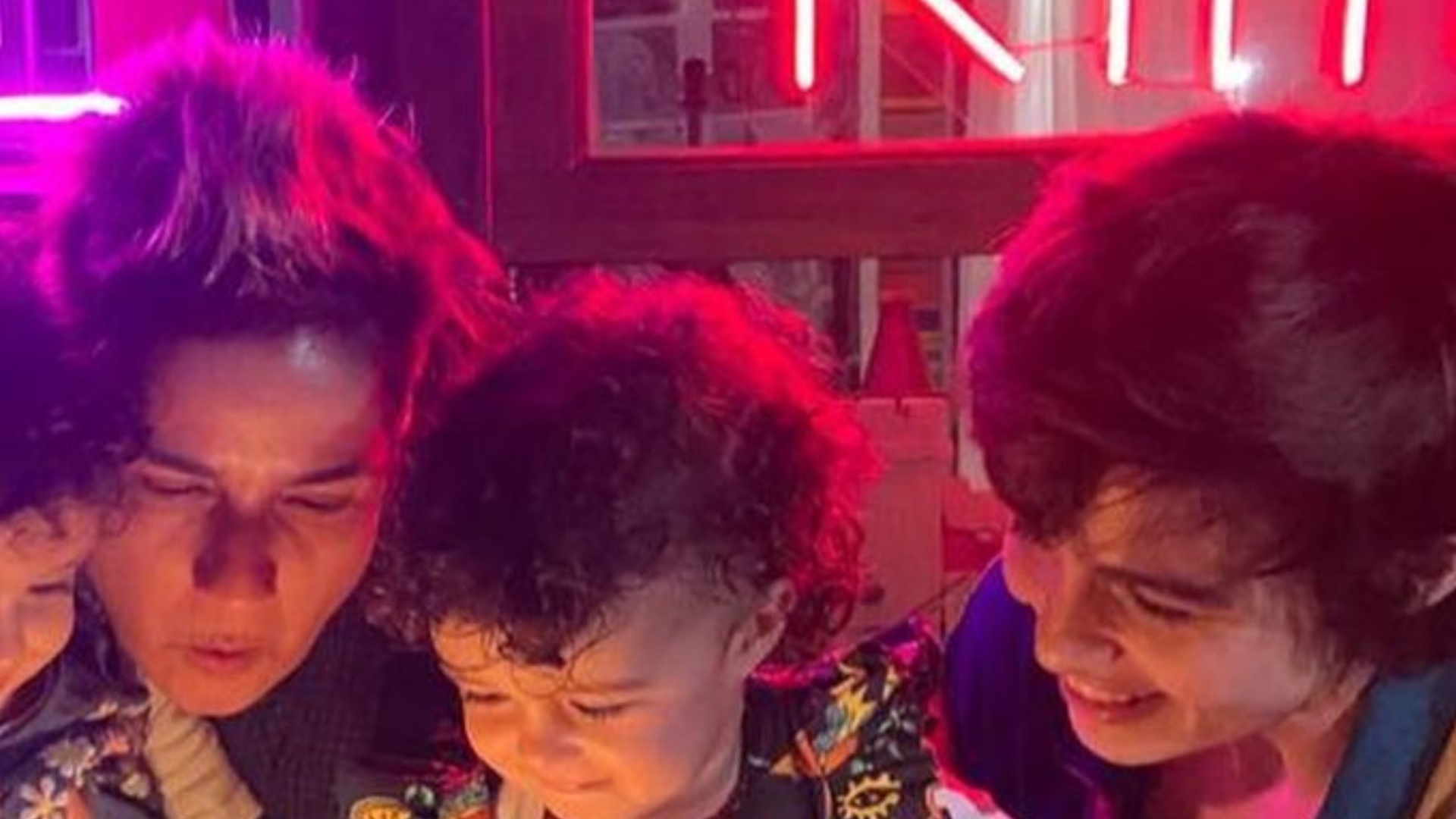Lan Lanh mostra festa de aniversário com Nanda Costa e as filhas gêmeas: ”Com elas, caminho firme”
