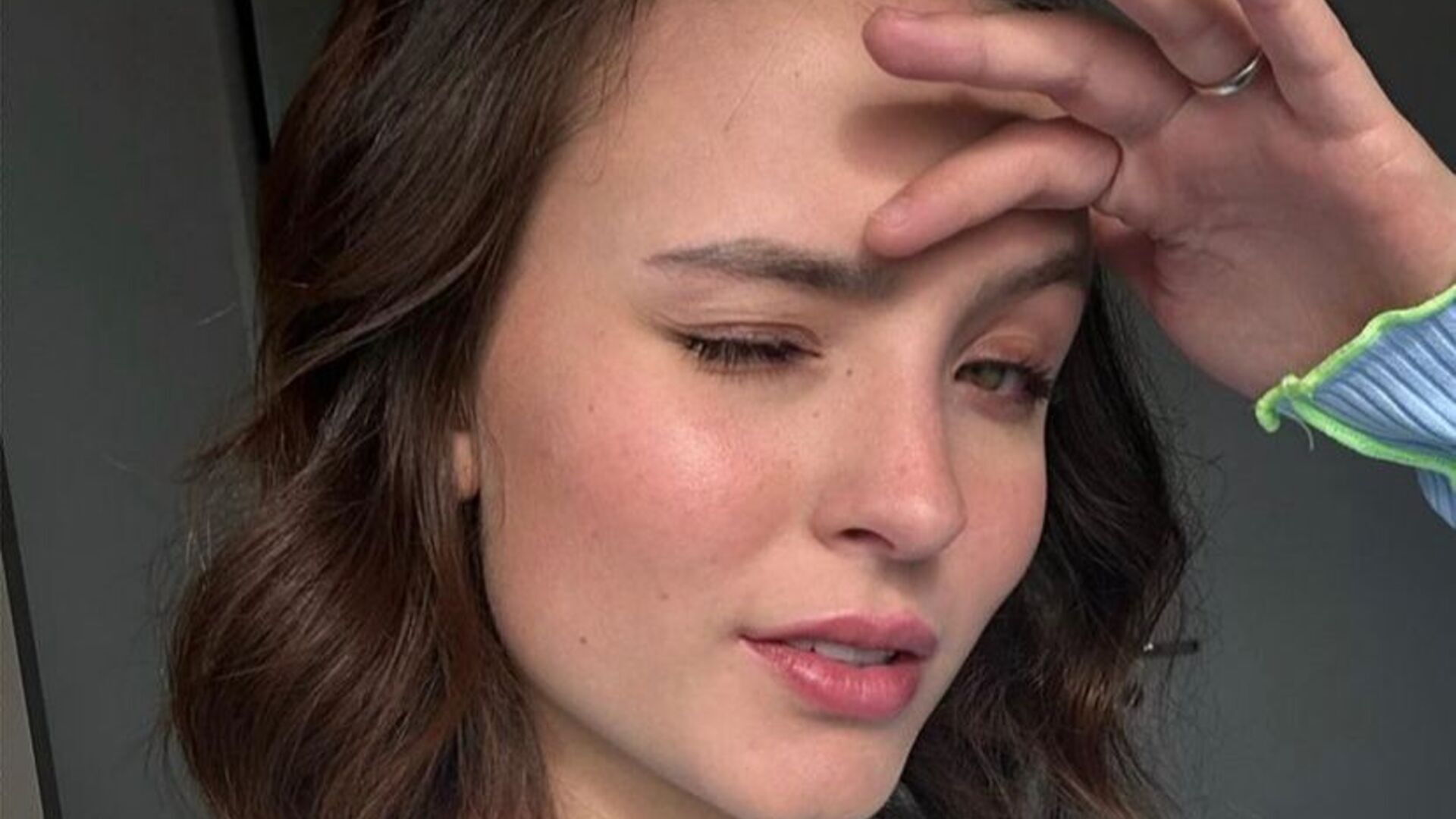 Larissa Manoela esbanja estilo e beleza em selfies mostrando diferentes penteados