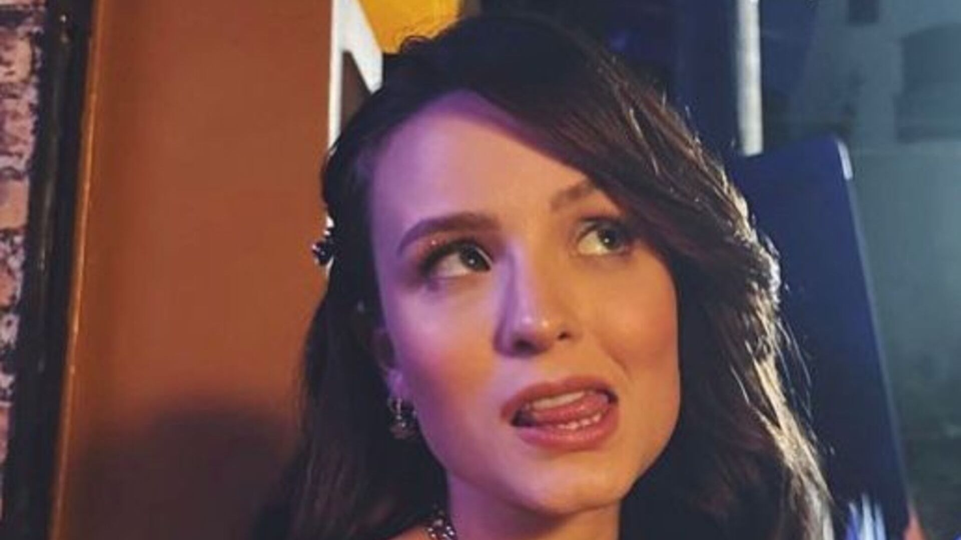 Larissa Manoela ultrapassa os limites da beleza ao surgir toda produzida em fotos
