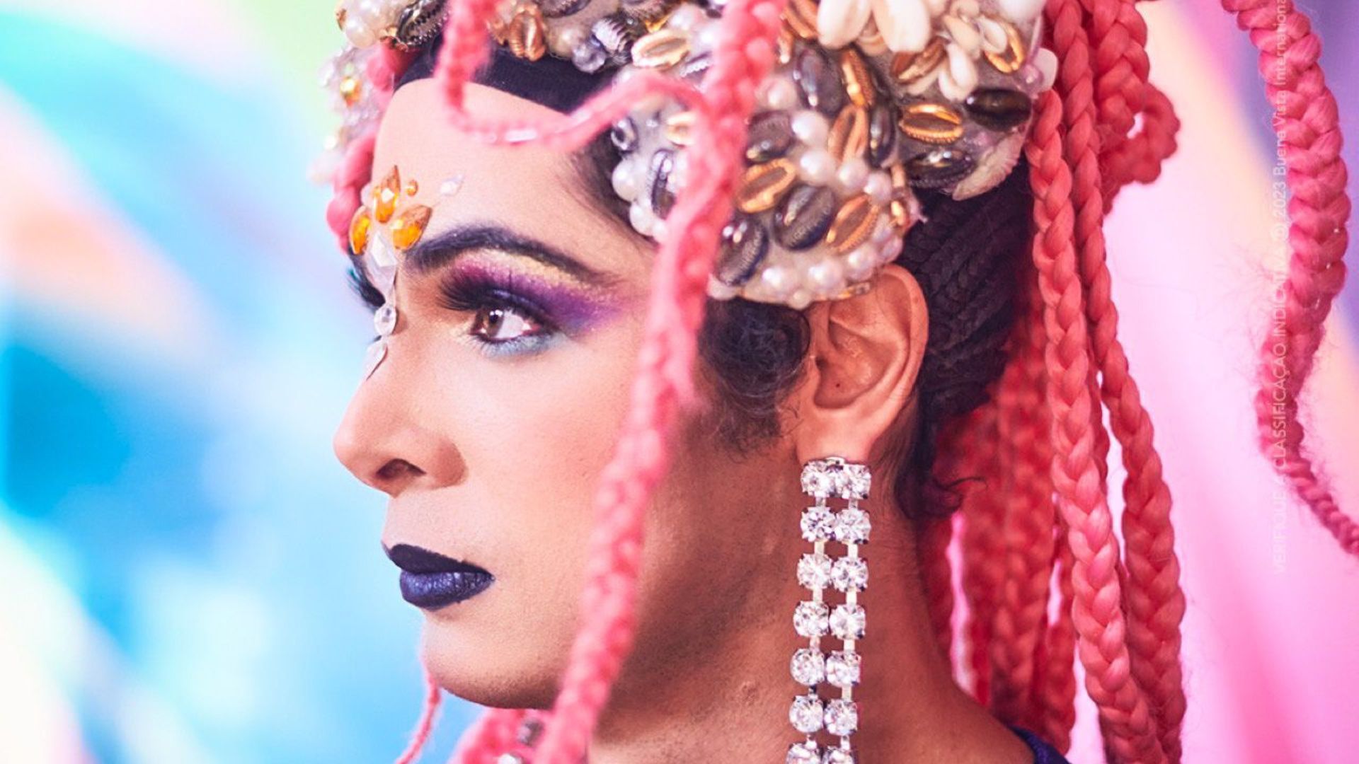 Ator de O Rei da TV revela paixão como drag queen em série da Disney: ‘Sonho’