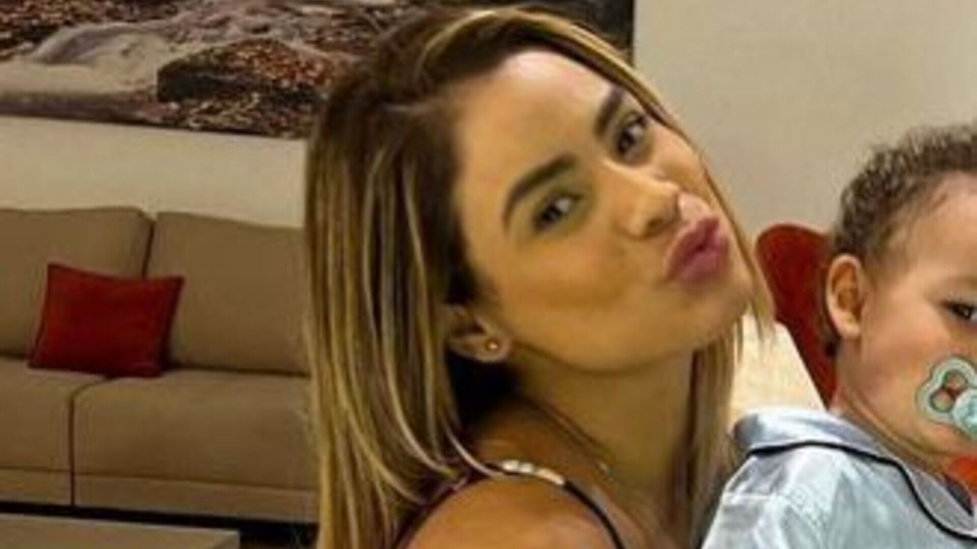 Lexa encanta seus seguidores ao posar para foto fofa com filho de Bianca Andrade