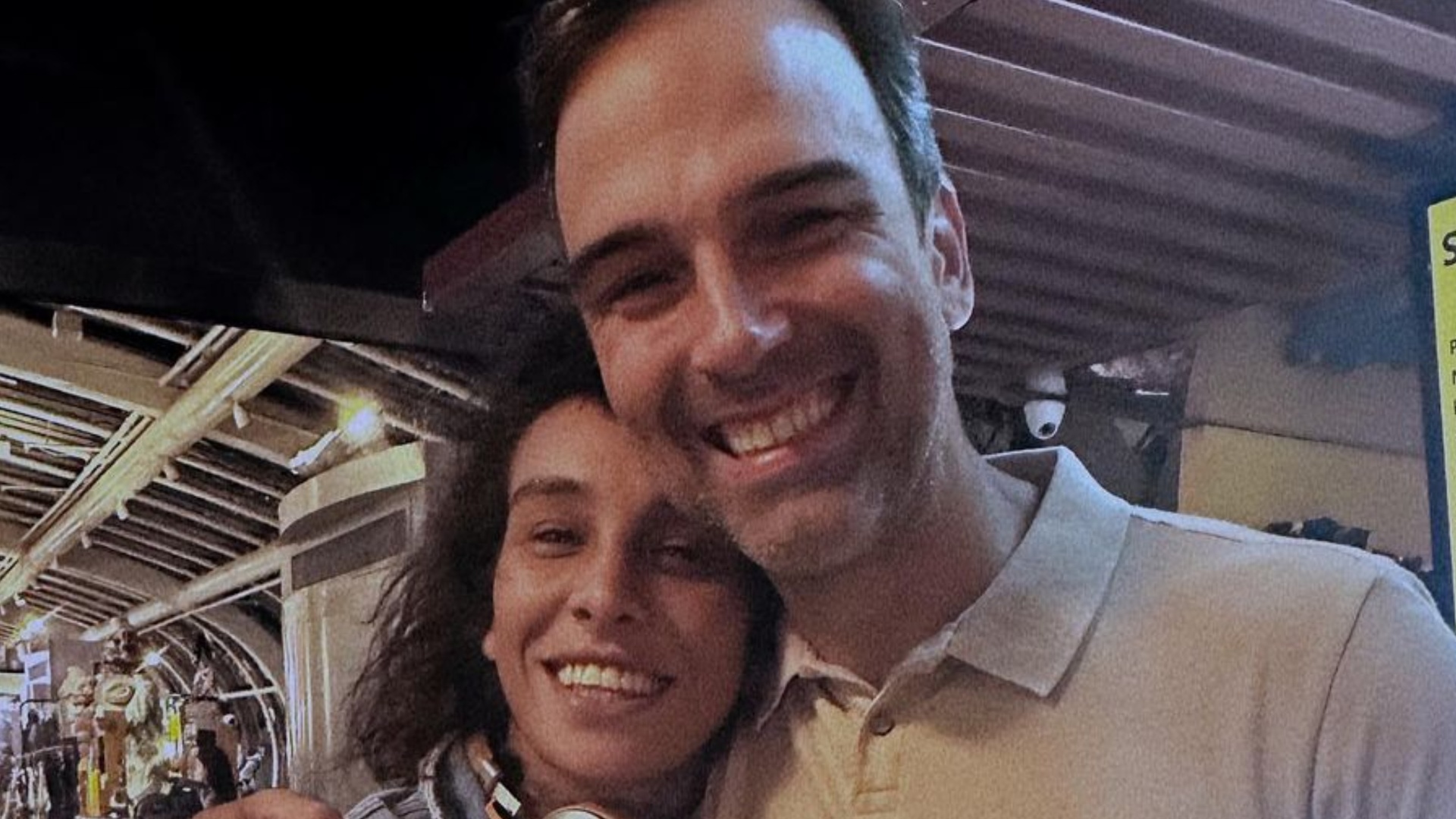 Linn da Quebrada tieta Tadeu Schmidt em aeroporto: ”Conexão maravilhosa!”