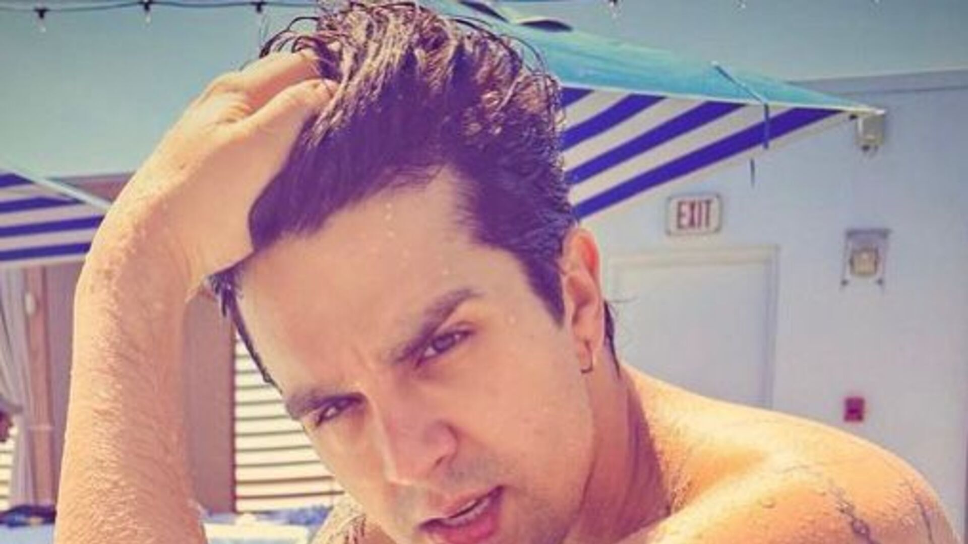 Luan Santana eleva a temperatura da web ao surgir sem camisa