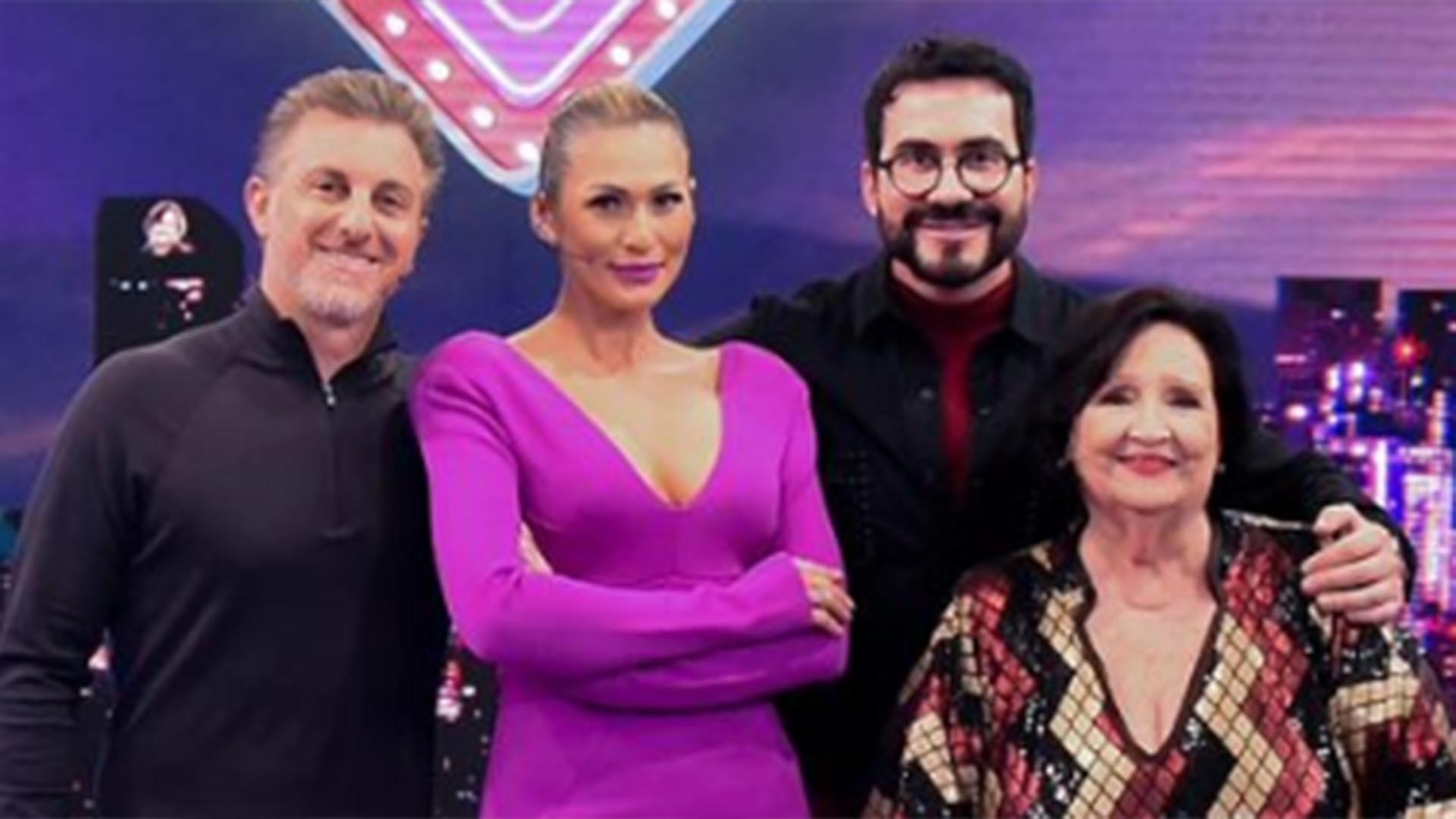 Lívia Andrade deixa o Domingão com Huck no meio da gravação e explica o motivo