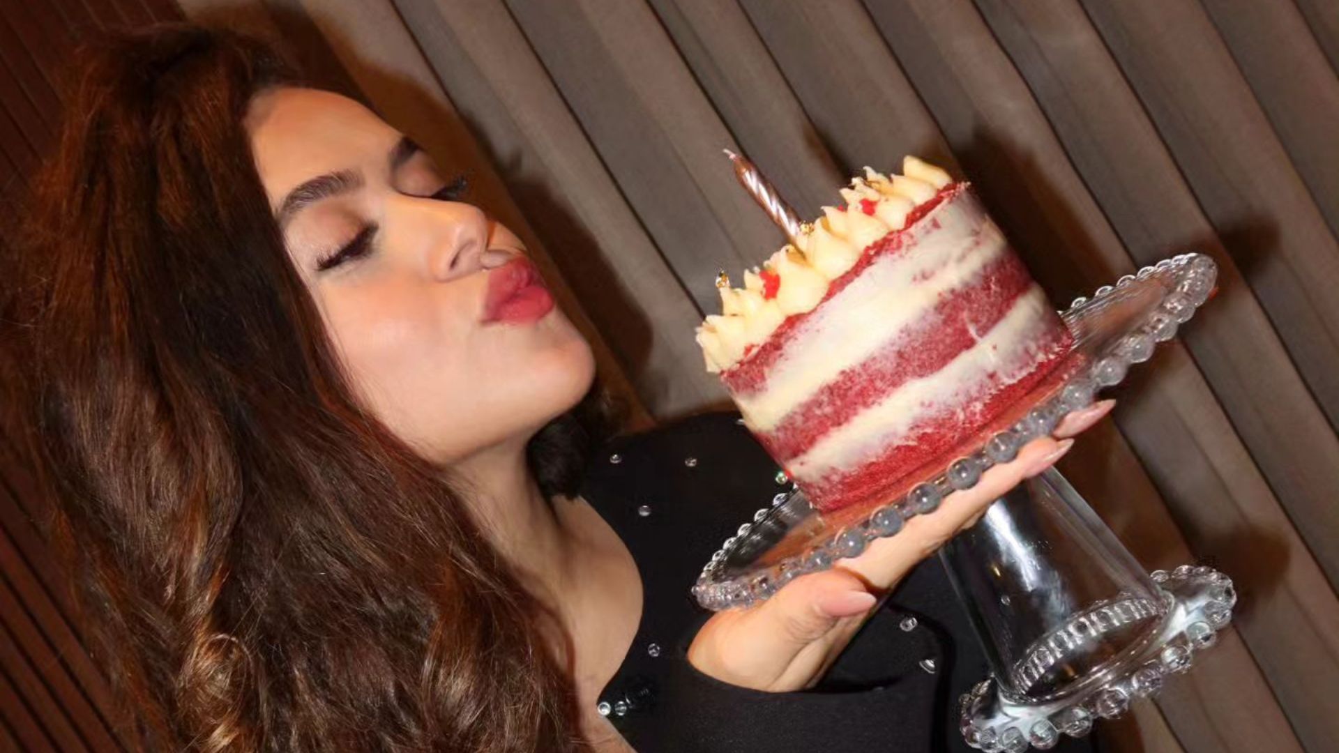 Diferente dos 21 anos, Maisa escolheu look simples para seu último aniversário; relembre
