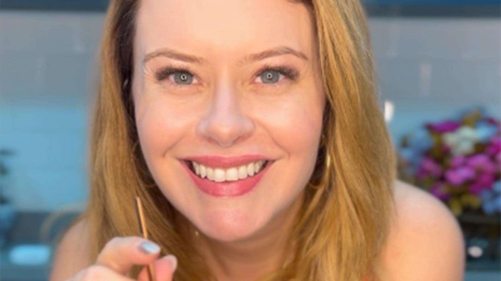 Mari Bridi reage ao ver comentário sobre sua vida amorosa