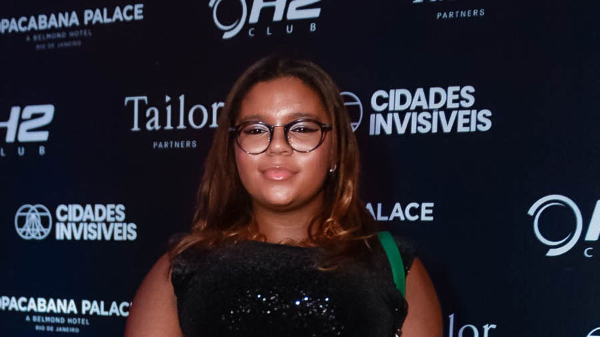 Em momento raro, filha de Glória Maria surge deslumbrante em evento de gala
