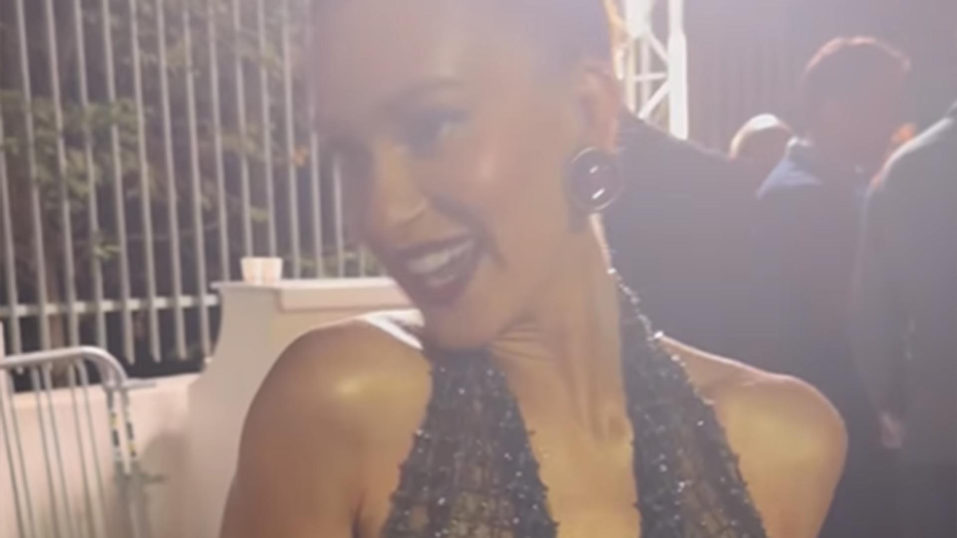 Marina Ruy Barbosa surge descalça após noitada na França