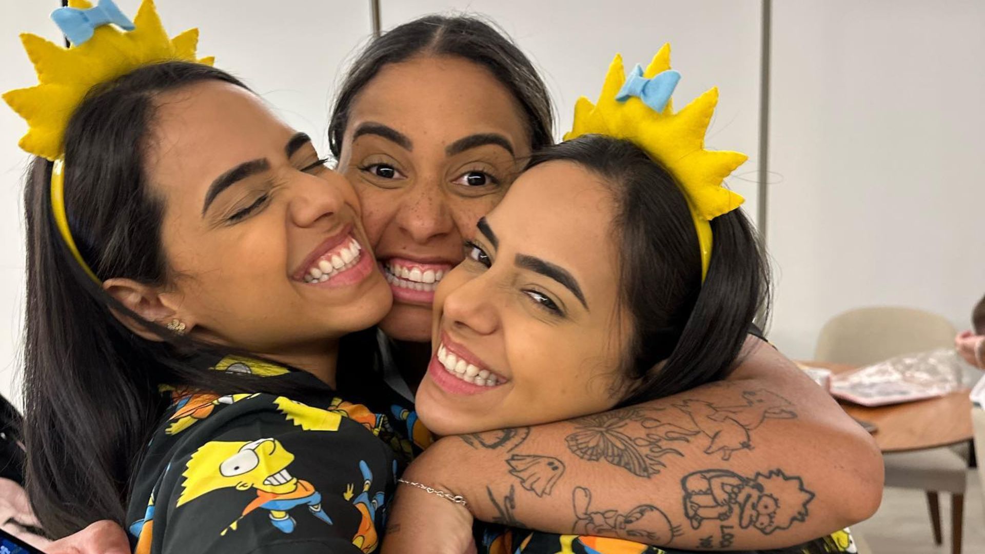 O que aconteceu com MC Loma? Entenda confusão entre a família da cantora e Gêmeas Lacração