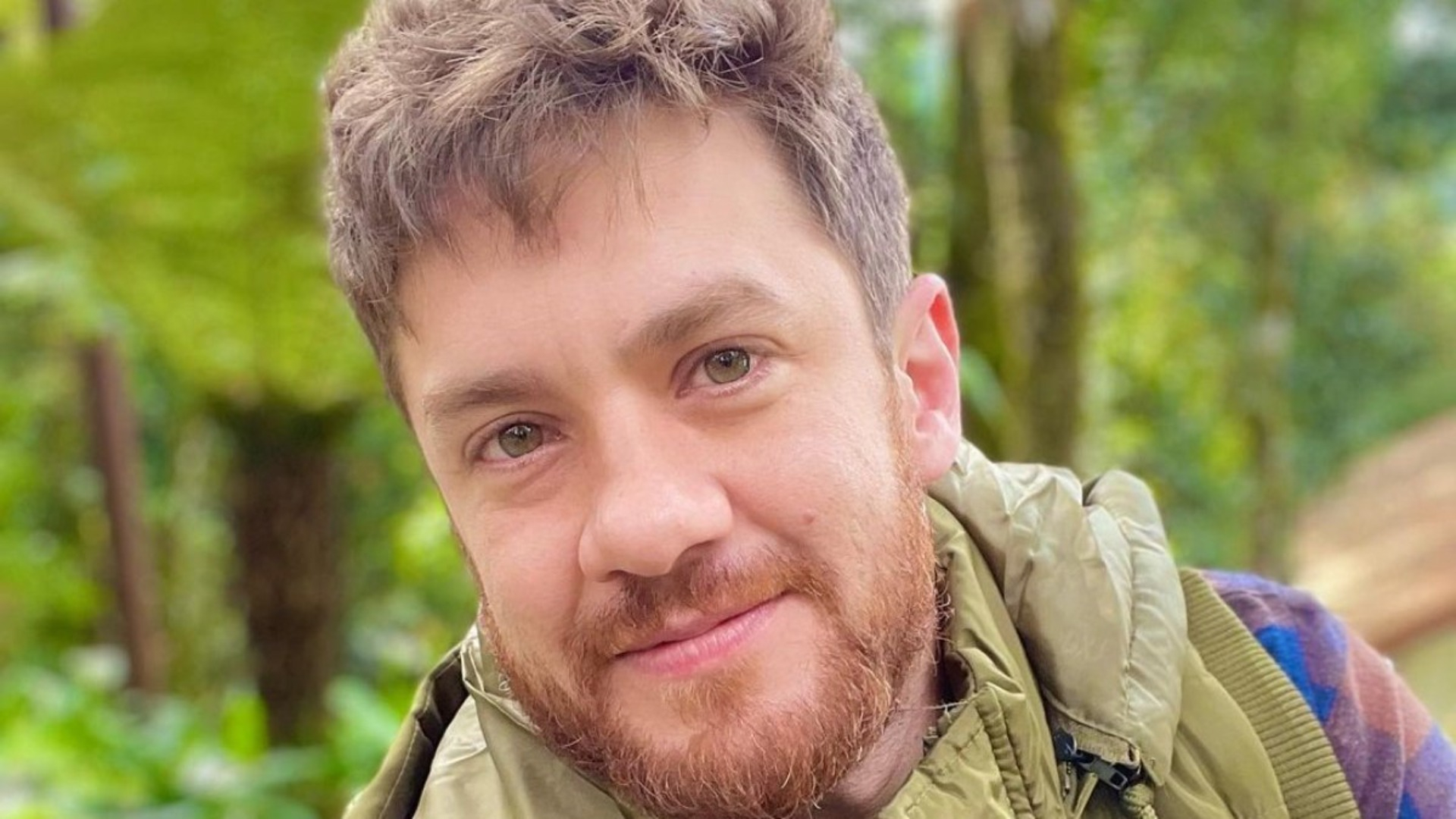 Leonardo Miggiorin celebra fase no teatro e comemora reprises da Globo: ‘Minha vida’