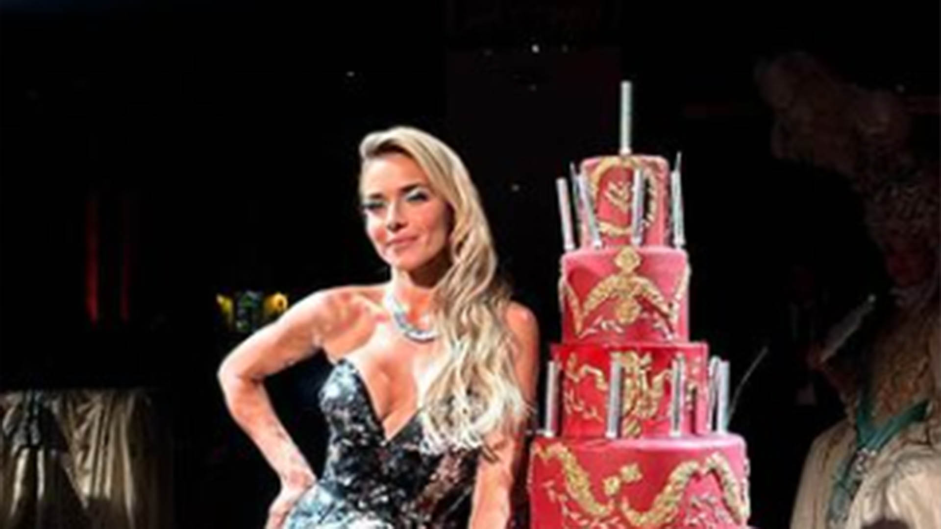 Monique Alfradique comemora seu aniversário com festa de luxo na Itália
