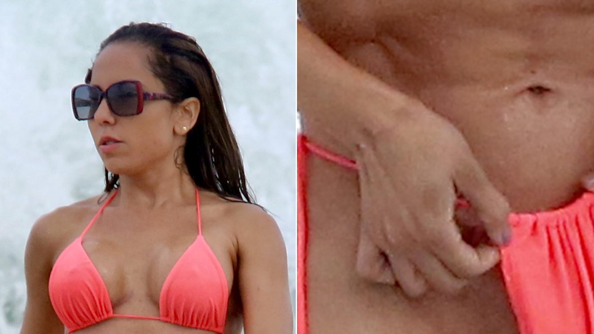 Mulher Melão quase mostra demais ao dar ajeitadinha nada discreta no biquíni