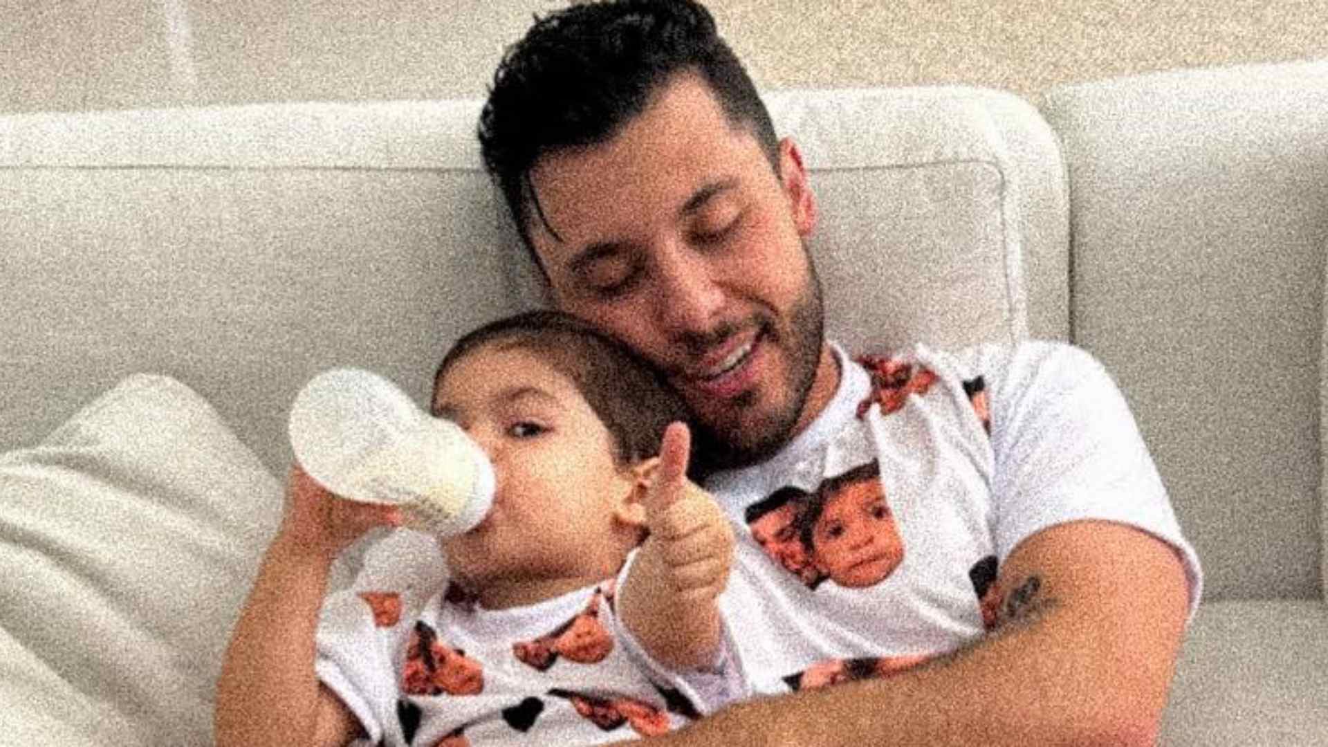 Murilo Huff encanta ao combinar o pijama com o filho, Léo: “Carinha de alegria”