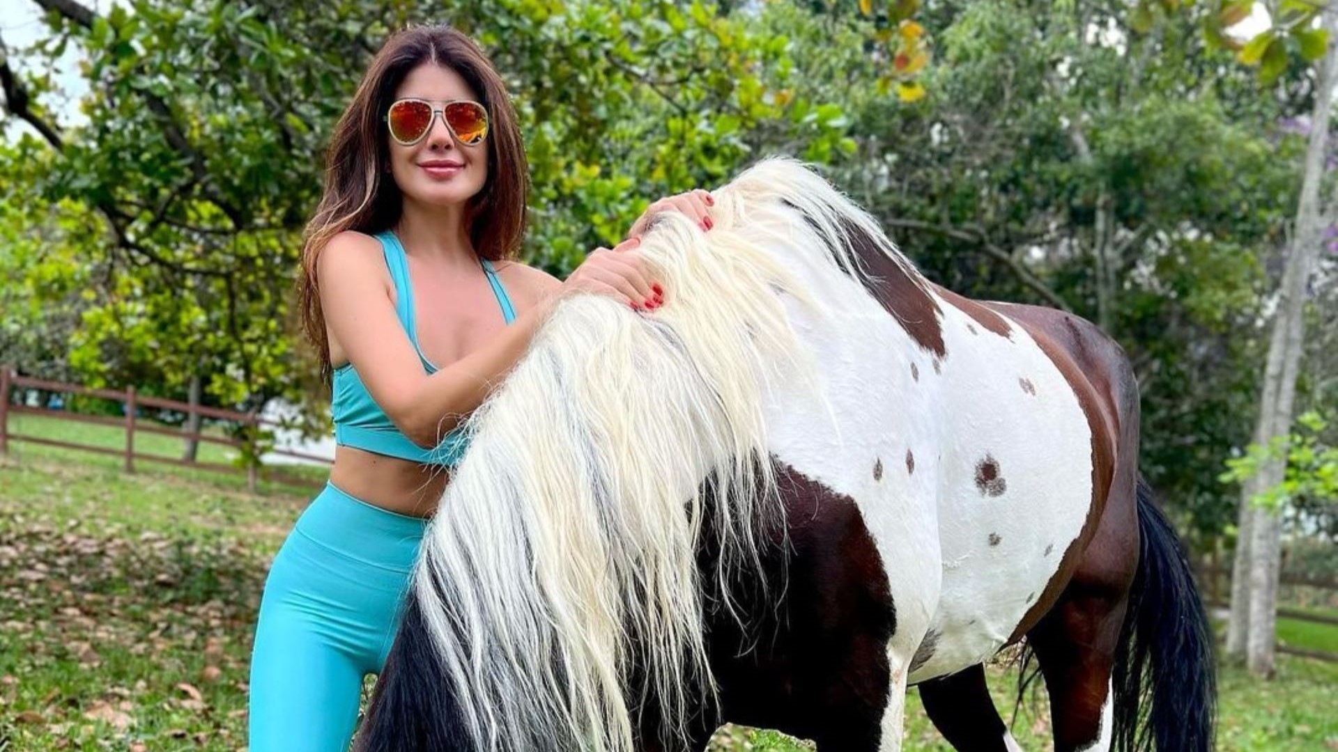“Fui muito lesada”, diz Paula Fernandes sobre carreira e dinheiro