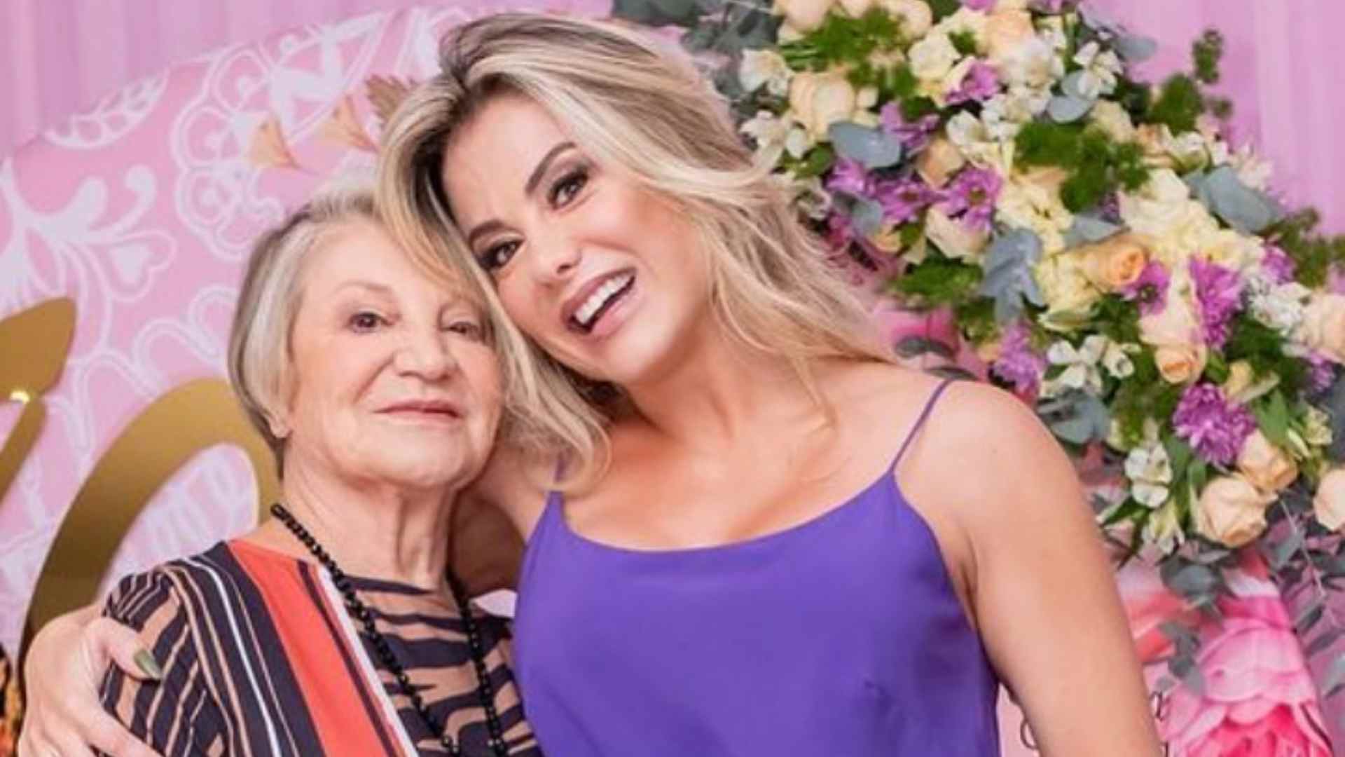 Com fotos inéditas, Poliana Rocha presta bela homenagem no aniversário da mãe: “Continue espalhando luz”
