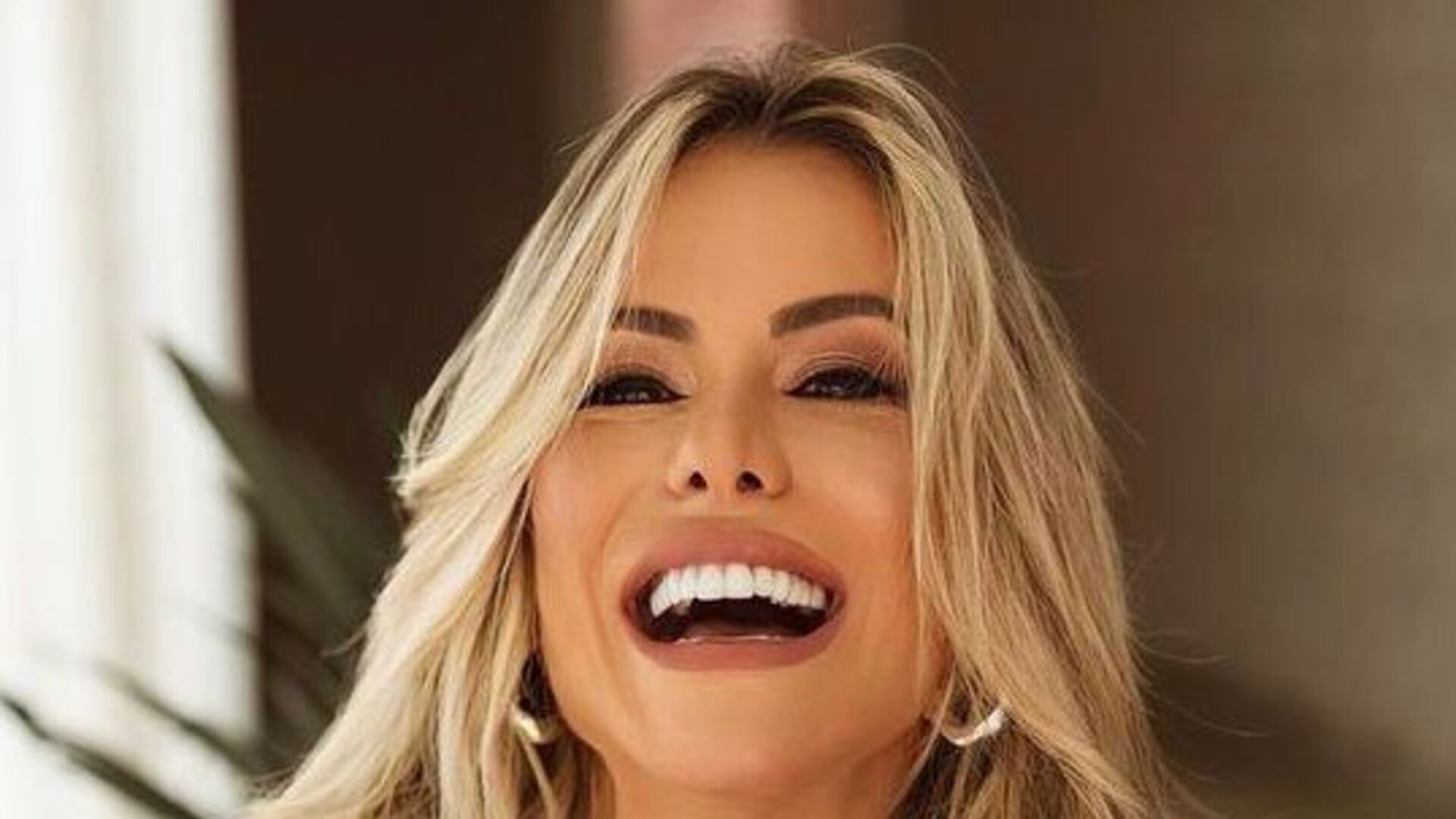 Poliana Rocha arranca suspiros dos seus seguidores ao surgir toda produzida