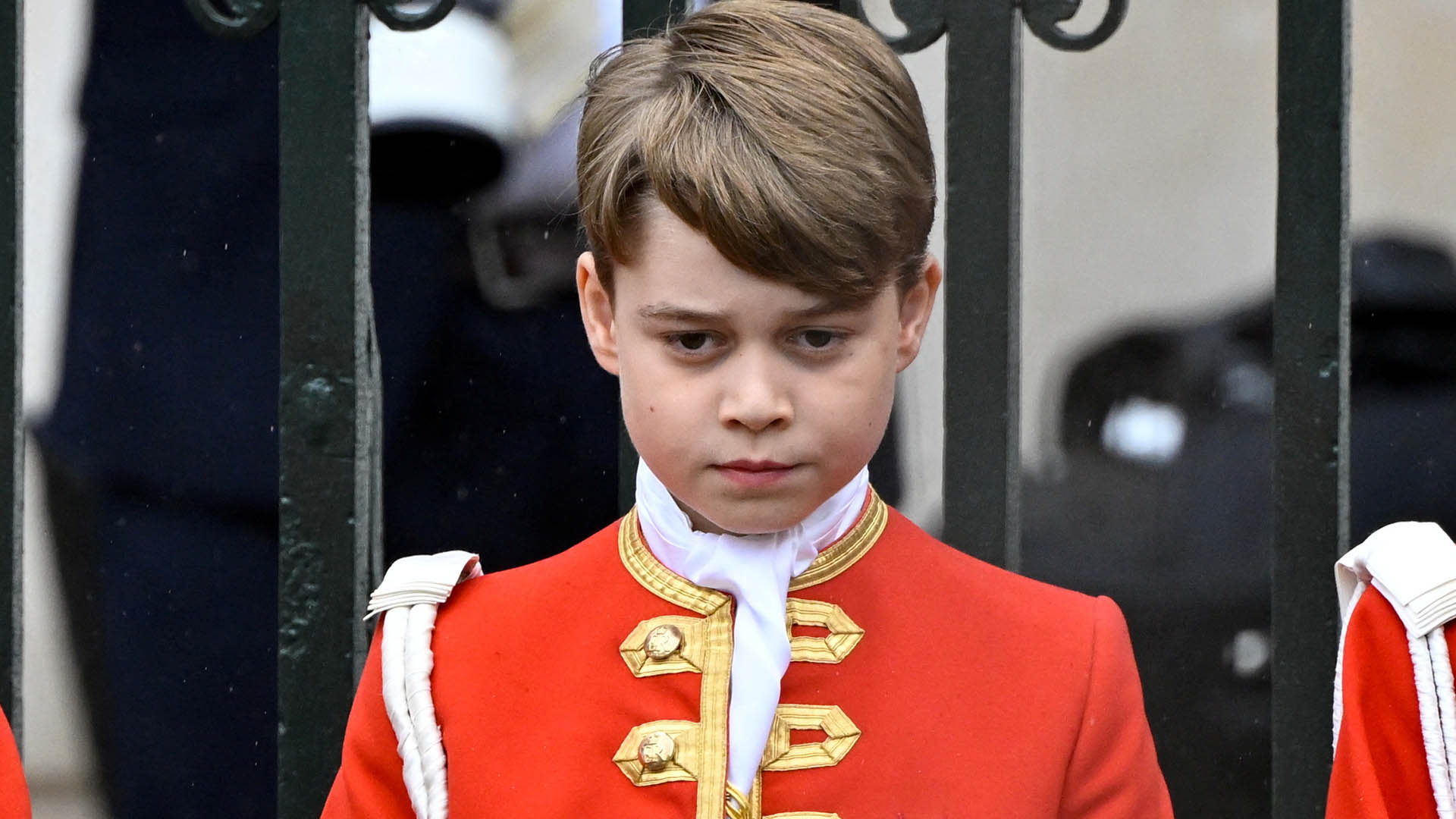 Príncipe George cumpre papel simbólico na coroação do avô, o Rei Charles III