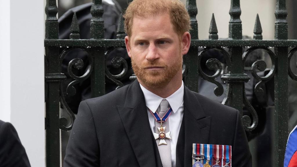 Família Real ficou aliviada por Harry não participar de almoço pós-coroação